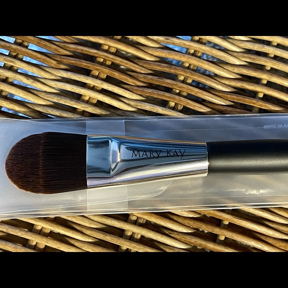 Mary Kay Liquid Foundation Brush